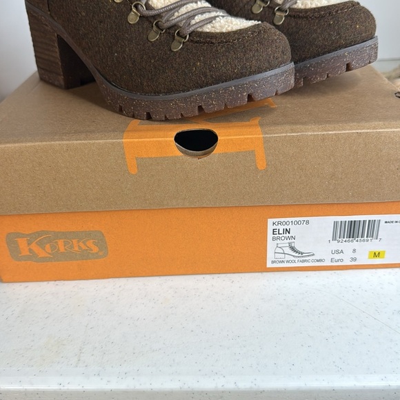 Korks Elin High Pile Fleece Lug Sole Bootie sz 8 - Picture 9 of 11